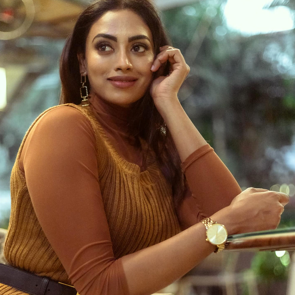 సినిమాలతోనే కాదు సోషల్ మీడియాలోనూ చాలా బిజీగా ఉంటుంది ఈ వయ్యారి భామ. రెగ్యులర్ గా క్రేజీ ఫోటోలను పంచుకుంటూ అభిమానులను అలరిస్తుంది. ఈ బ్యూటీకి సోషల్ మీడియాలో మంచి క్రేజ్ ఉంది. 