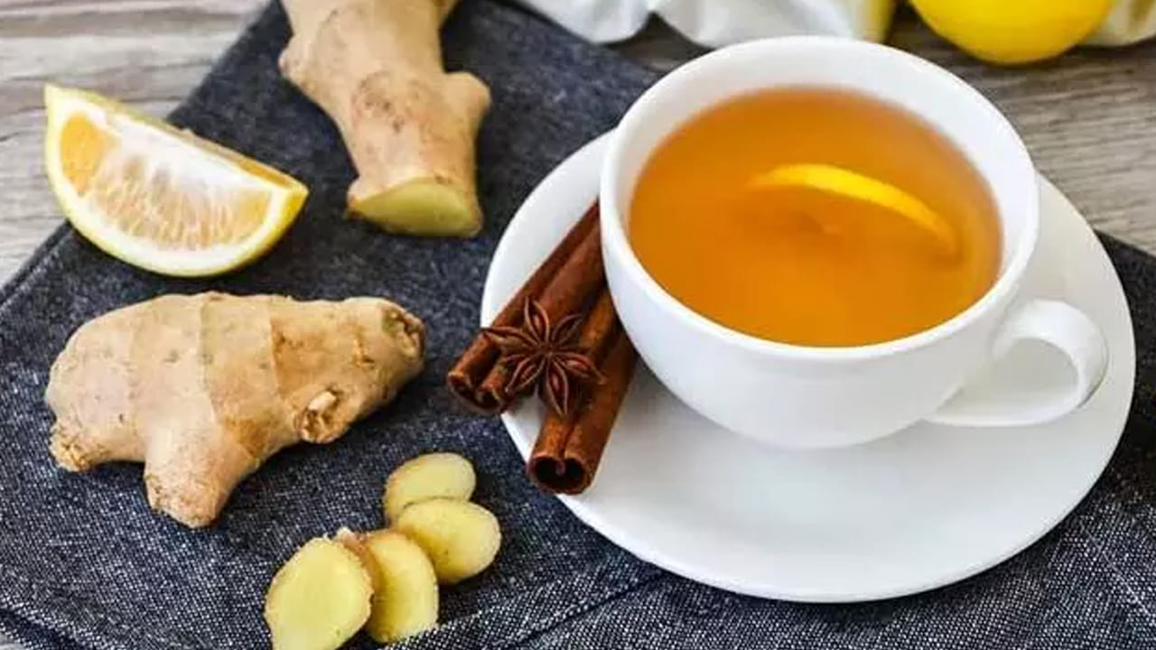 ముఖ్యంగా దగ్గు, గొంతు నొప్పి దివ్యఔషధంగా పని చేస్తుందంట. కాగా, ఇప్పుడు మనం ఈ కషాయం ఎలా తయారు చేయాలో చూసేద్దాం.కావాల్సిన పదార్థాలు, తులసి, అల్లం, నల్లమిరియాలు, లవంగాలు, తేనె.