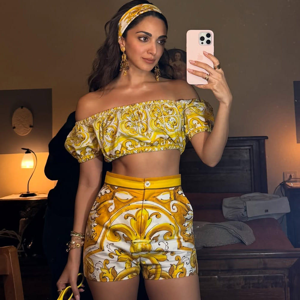 కానీ వార్ 2 కూడా డిజాస్టర్ అయ్యింది. ఇక ఇప్పుడు ఈ ముద్దుగుమ్మ యష్ హీరోగా నటిస్తున్న టాక్సిక్ అనే సినిమాలో నటిస్తుంది.. తెలుగులో బ్యాక్ టు బ్యాక్ ఫ్లాప్స్ పడటంతో ఈ భామకు తెలుగులో ఆఫర్స్ తగ్గిపోయాయి అని టాక్ ఇండస్ట్రీ సర్కిల్స్ లో వినిపిస్తుంది. 