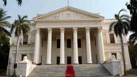 మెస్ ఇంచార్జ్‌గా ఉండి ఇదేం పనిరా..!