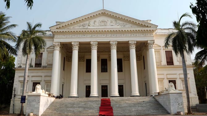 మెస్ ఇంచార్జ్‌గా ఉండి ఇదేం పనిరా..!