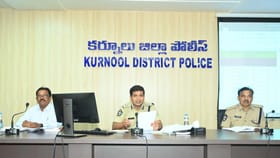 తండ్రి ముగ్గురు కొడుకులకు భలే బుద్ధి చెప్పిన పోలీసులు