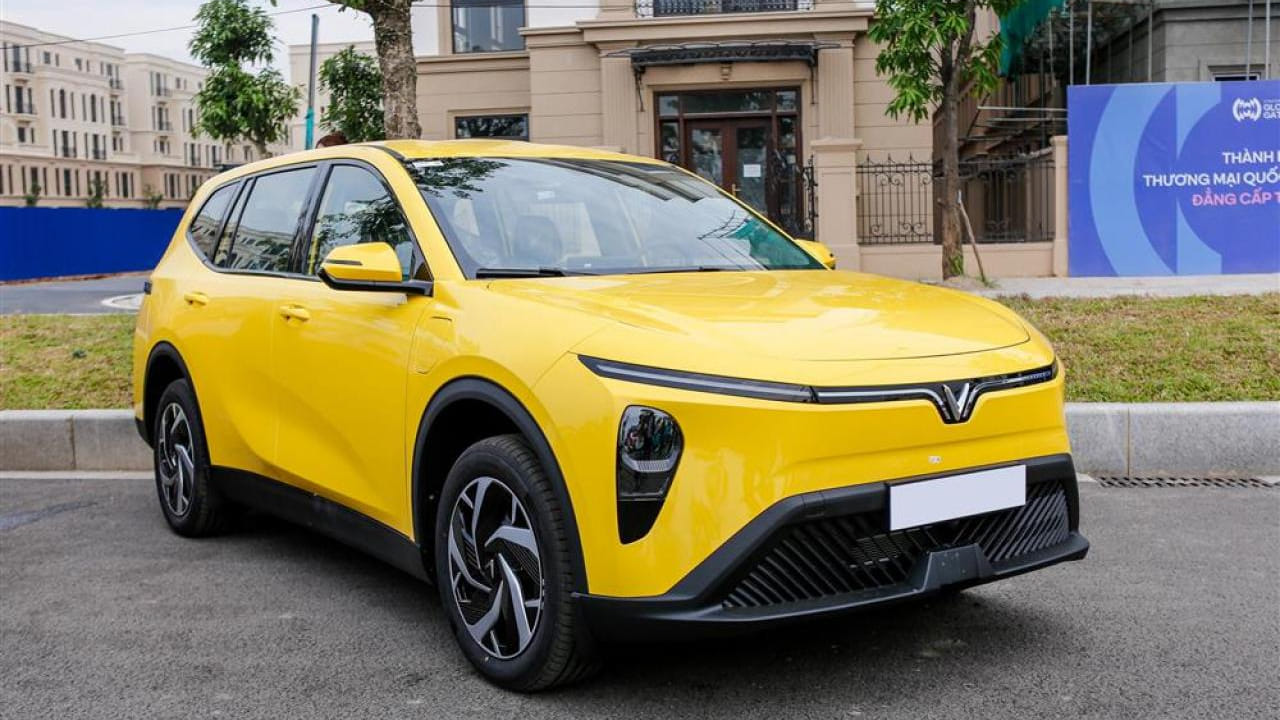  భద్రతపై దృష్టి: ఈ కారు అనేక భద్రతా లక్షణాలతో అమర్చబడి ఉంటుంది. భారతీయ మోడల్ నాలుగు ఎయిర్‌బ్యాగులు, ఏబీఎస్‌, ఎలక్ట్రానిక్ పార్కింగ్ బ్రేక్‌తో వస్తుందని భావిస్తున్నారు. ADAS చేర్చుతుందా లేదా అనేది అస్పష్టంగా ఉంది. భారతదేశానికి వెళ్లే మోడల్ కోసం పవర్‌ట్రెయిన్‌ను కంపెనీ ఇంకా వెల్లడించలేదు. 