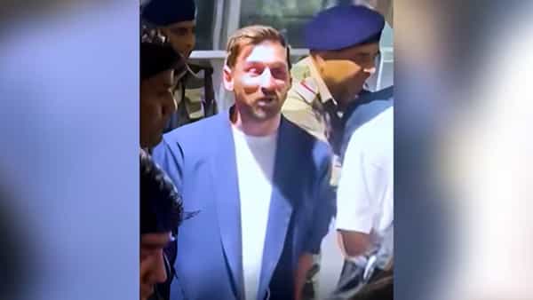 Lionel Messi : అర్థరాత్రి నుంచే ఎయిర్పోర్టులో పండుగ వాతావరణం..లెజెండ్ రాక కోసం వెయిట్ చేసిన వందలాది మంది ఫ్యాన్స్