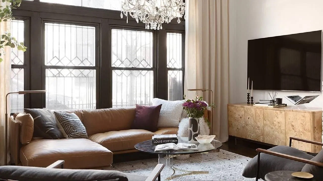 లివింగ్ రూమ్: కుటుంబ సభ్యుల మధ్య సఖ్యత, సామాజిక గౌరవం పెరగాలంటే లివింగ్ రూమ్ ఇలా ఉండాలి.. గదిలోకి సహజ కాంతి వచ్చేలా చూడండి. పేలవమైన లైటింగ్ సానుకూలతను తగ్గిస్తుంది. కిక్కిరిసిన ఫర్నిచర్‌ను తొలగించి, గాలి ప్రసరించేలా విశాలంగా ఉంచండి. ప్రశాంతమైన రంగులు వాడటం వల్ల సంబంధాలు బలపడతాయి.
