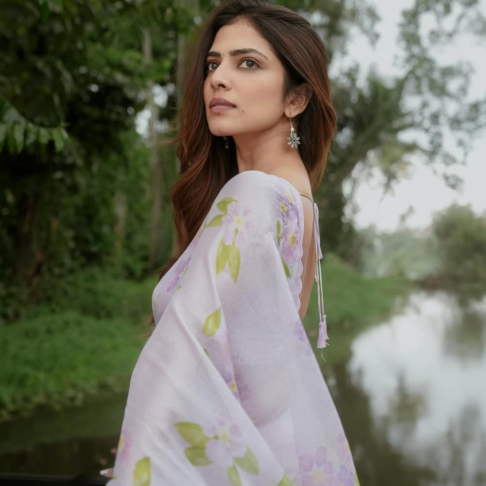 దర్శకుడు కార్తీక్ సుబ్బరాజు తనకు రజినీకాంత్ పేట సినిమాలో అవకాశం ఇచ్చారు. రజినీతో నటించే అదృష్టాన్ని వదులుకోవాలని అనుకోలేదు. కానీ ఆ సినిమా తర్వాత అలాంటి అవకాశాలు వచ్చాయి. ఇక పై సైడ్ రూల్స్ మాత్రమే వస్తాయని కొందరు అన్నారు. 