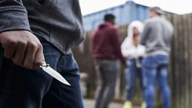 పట్ట పగలు నడి రోడ్డుపై దారుణ హత్య.. బైక్ తగిలిందని గ్యాంగ్‌వార్‌!