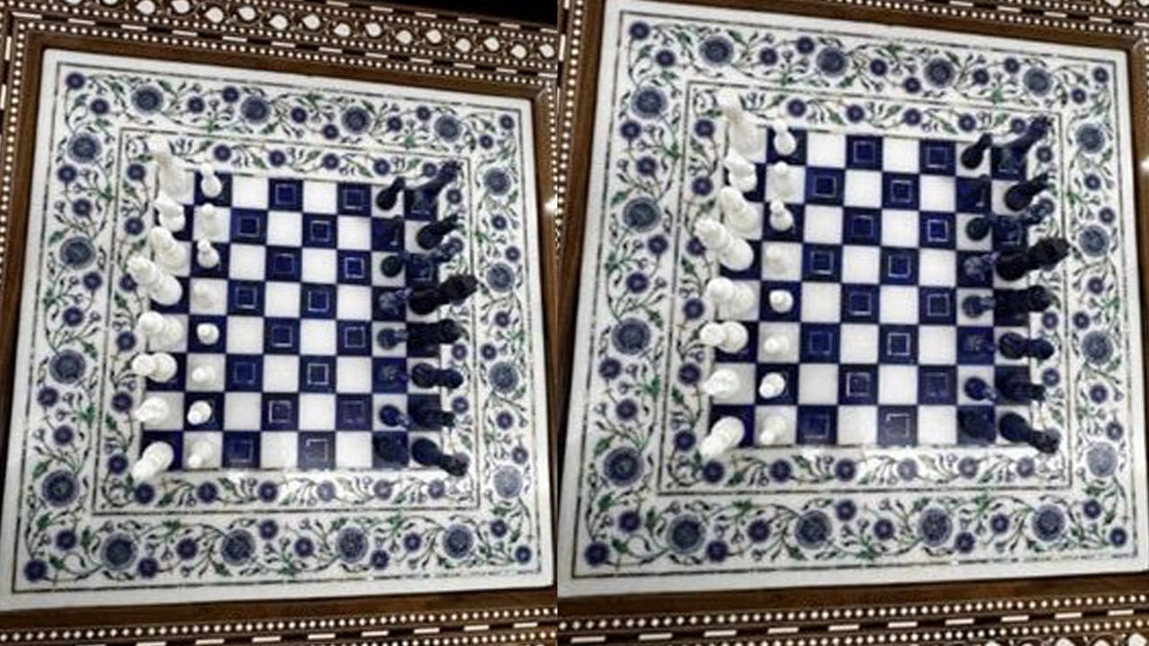 మార్బుల్ చెస్ సెట్: చెస్ సెట్‌ను ఆగ్రా నుండి తెచ్చిన, పాలరాయి, రంగు రాళ్లు ఉపయోగించి చేతితో తయారు చేశారు. ఈ సెట్ ఆగ్రా ప్రాంతపు అద్భుతమైన రాతి హస్తకళను చూపుతుంది. ఇది చూడటానికి చాలా అందంగా ఉంటుంది. ఆడటానికి కూడా ఉపయోగపడుతుంది.