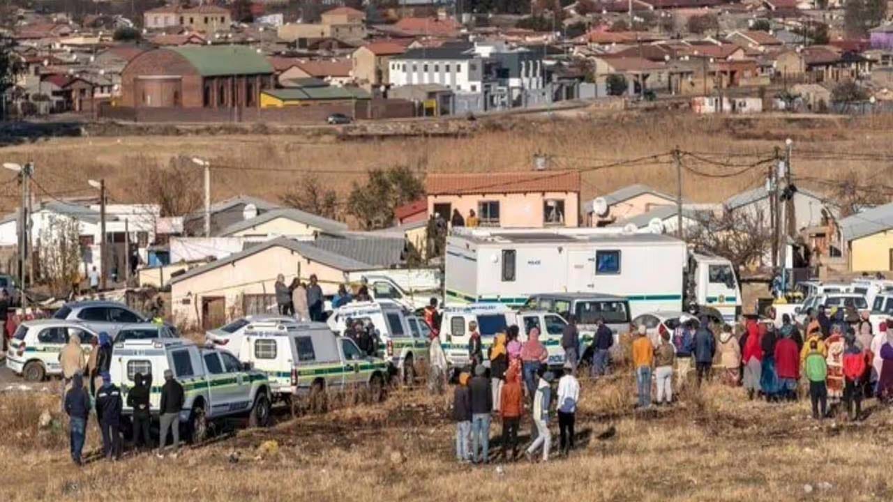 బార్‌లో గుర్తు తెలియని ముష్కరులు విచక్షణారహితంగా కాల్పులు.. 9 మంది మృతి