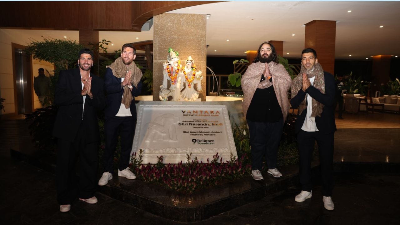 ఇక అర్జెంటీనా దిగ్గజం ఆలయంలో అంబే మాతా పూజ, గణేష్ పూజ, హనుమాన్ పూజ, శివ అభిషేకం వంటి మహా హారతిలో కూడా పాల్గొన్నారు, అనంతరం భారతదేశ, కాలాతీత ప్రకృతితో సామరస్యం తత్వశాస్త్రానికి అనుగుణంగా ప్రపంచ శాంతి, ఐక్యత కోసం ఆయన ప్రార్థనలు చేశారు.