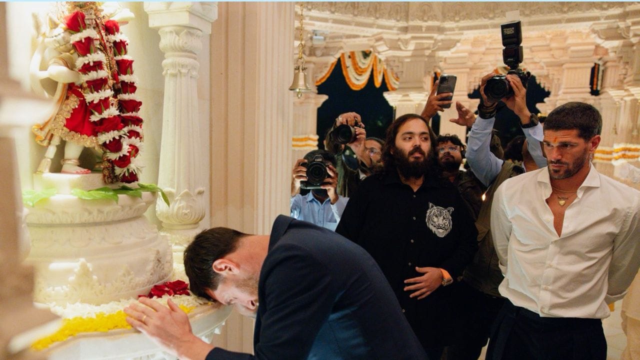 ఇక హెర్బివోర్ కేర్ సెంటర్, రెప్టైల్ కేర్ సెంటర్‌లో అతని పర్యటన కొనసాగింది, అక్కడ అతను ప్రత్యేకమైన పశువైద్య సంరక్షణ, అనుకూలీకరించిన పోషకాహారం, అధునాతన పెంపకం ప్రోటోకాల్‌ల కింద జంతువులు వృద్ధి చెందుతున్న విధానాన్ని గమనించాడు, ఇవి వంతారాను వన్యప్రాణుల సంక్షేమంలో ప్రపంచ ప్రసిద్ధిగా నిలిపాయి. 