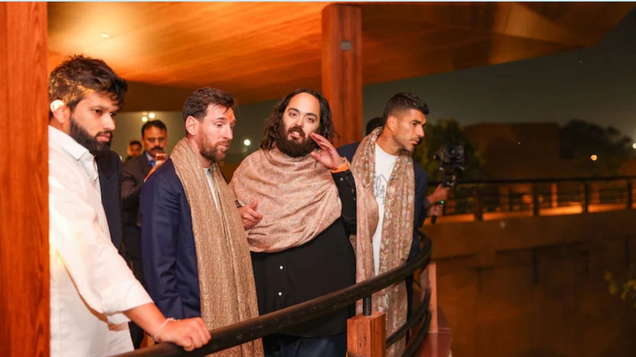 ఇక తర్వాత వంతారాలోని విస్తృతమైన వన్యప్రాణి పర్యావరణ వ్యవస్థను గైడ్‌ల సహాయంతో మెస్సీ సందర్శించారు. ఇందులో భాగంగా ప్రపంచ వ్యాప్తంగా రక్షించ బడుతున్న పెద్ద పులులు, ఏనుగులు వంటి అనేక రకాల జంతువులను చూశారు. అలాగే గ్రీన్ ఎనర్జీ కాంప్లెక్స్, ప్రపంచంలోనే అతిపెద్ద రిఫైనరీ కాంప్లెక్స్‌ను కూడా ఆయన  సందర్శించాడు..