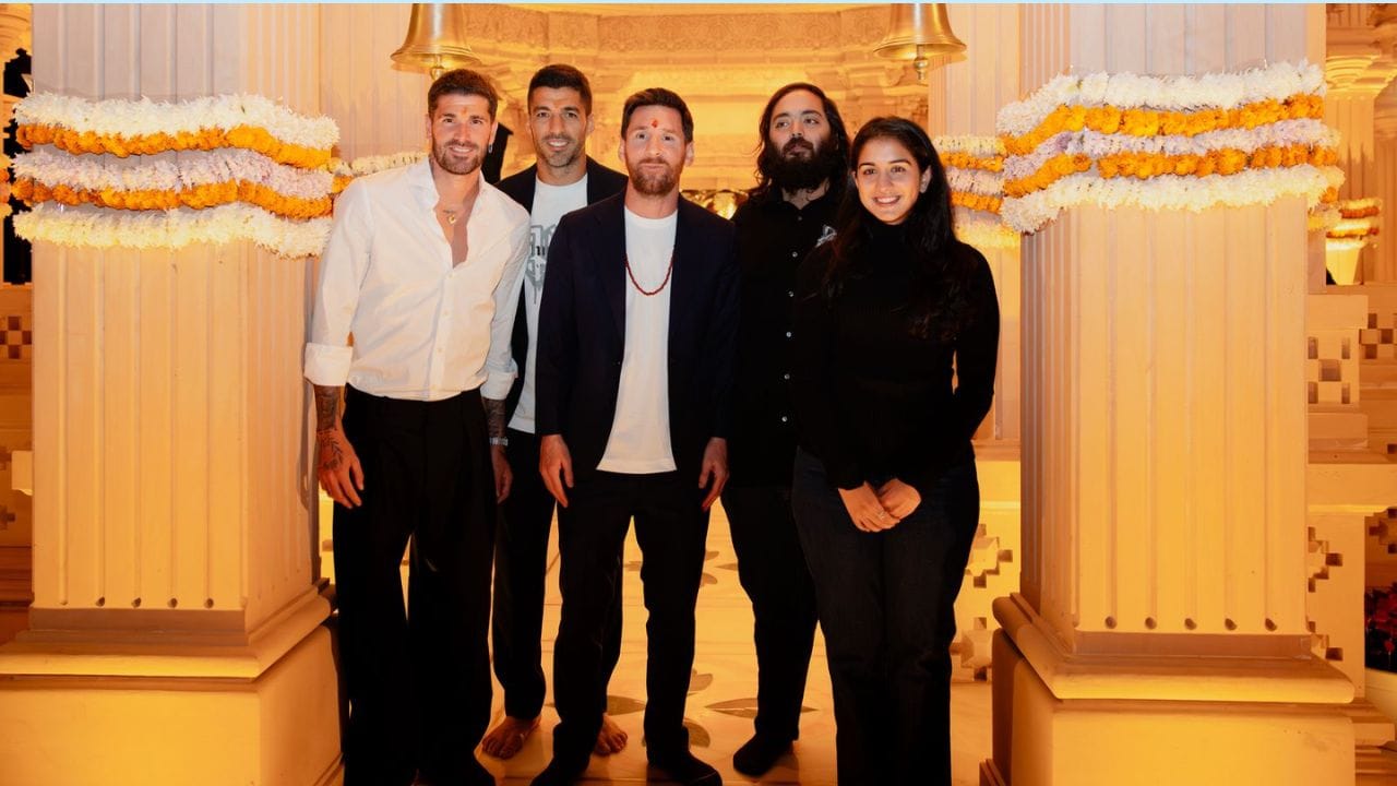 కోల్‌కతా, హైదరాబాద్, ముంబై, ఢిల్లీ పర్యటన తర్వాత వంతారా సందర్శనకు వెళ్లిన మెస్సీతో పాటు ఇంటర్ మయామి జట్టు సహచరులు లూయిస్ సువారెజ్, రోడ్రిగో డి పాల్ కూడా పాల్గొన్నారు. ఇక వంతారాలోకి అడుగు పెట్టగానే మెస్సీకి సాంప్రదాయ ఫోక్ మ్యూజిక్, పూల వర్షం, హారతితో స్వాగతించారు అధికారులు, ఇది భారతీయ సంస్కృతి, వైభవాన్ని చాటిచెప్పింది.