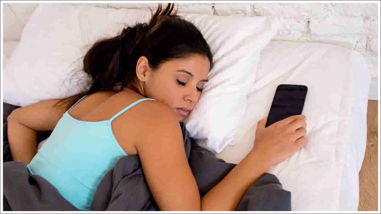 Mobile: రాత్రి నిద్రించే సమయంలో మొబైల్ దగ్గర ఉంటే ఏమవుతుందో తెలుసా?