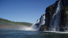 ప్రపంచంలోనే పై నుండి కిందకు పడని ఏకైక జలపాతం.. నదిలో నీరు మాయం!