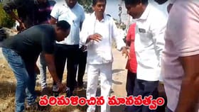 ఎన్నికల వేళ వానరాన్ని వదలని లీడర్స్..!