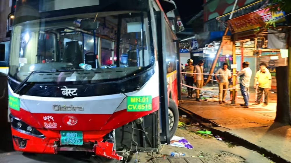 Bus Accident: మరో బస్సు ప్రమాదం.. స్పాట్‌లో నలుగురు మృతి, 10 మందికి గాయాలు!