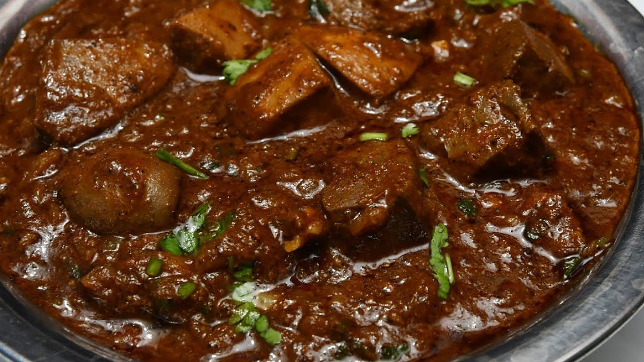 కానీ మీ పిల్లలకు మటన్ లివర్ పెట్టె ముందు ఒక్కసారి మీ ఫ్యామిలీ డాక్టర్ దగ్గరకి వెళ్ళండి. అయన సలహామేరకు ఎప్పుడు పెట్టాలో.. ఎంత పెట్టాలో ఆలా మాత్రమే ఫాలో అవ్వండి. అప్పుడు మీ బిడ్డ ఆరోగ్యంగా ఉంటాడు. లేదంటే సమస్యలు ఎదుర్కోవాల్సి వస్తుంది.