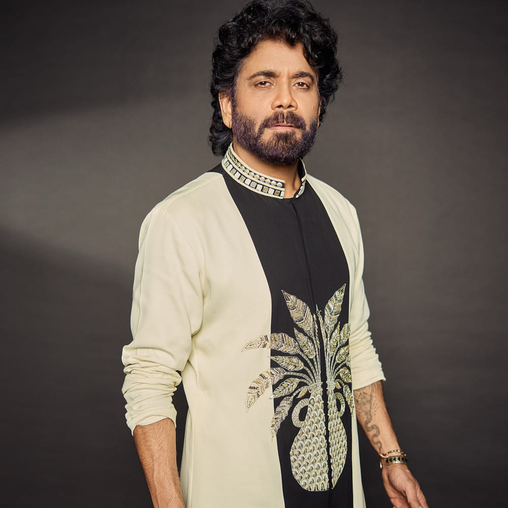 ఆ రెండు జంటలను చూస్తుంటే తనకు ఎంతో సంతోషంగా ఉందని తెలిపారు. ఇన్నా్ళ్లు హీరోగా నటించిన నాగ్.. ఇప్పుడు పాత్ర నచ్చితే విలన్ రూల్స్ సైతం చేస్తున్నారు. ఇటీవలే కుబేర, కూలీ చిత్రాలతో ఆకట్టుకున్నారు. ప్రస్తుతం తన 100వ సినిమా పనుల్లో బిజీగా ఉన్నారు. 