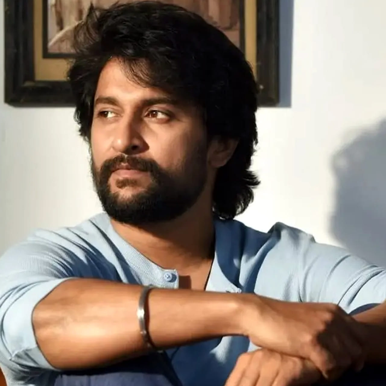 నేచురల్ స్టార్ నాని రూటు మార్చి ఇప్పుడు పాన్ ఇండియా సినిమాలు చేస్తున్నారు. వరుసగా తెలుగులో సూపర్ హిట్స్ అందుకున్న నాని ఇప్పుడు ఇతర భాషల్లోనూ సత్తా చాటనున్నాడు. దసరా సినిమా నుంచి నాని వరుసగా హిట్స్ కొడుతున్నాడు. దసరా, హాయ్ నాన్న, సరిపోదా శనివారం సినిమాలతో ప్రేక్షకులను అలరించారు నాని.