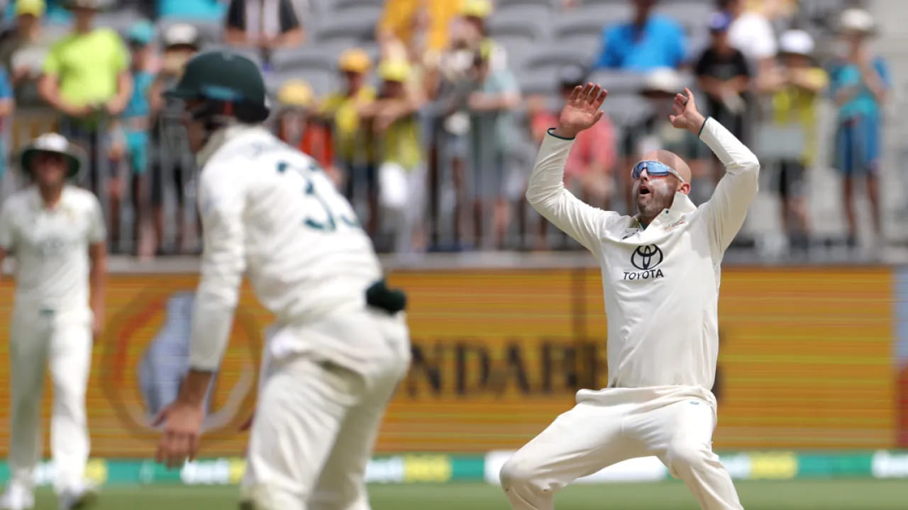 లక్కీ ప్లేయర్‌కు హ్యాండిచ్చారుగా.. కట్‌చేస్తే.. 13 ఏళ్ల తర్వాత జట్టు నుంచి ఔట్..