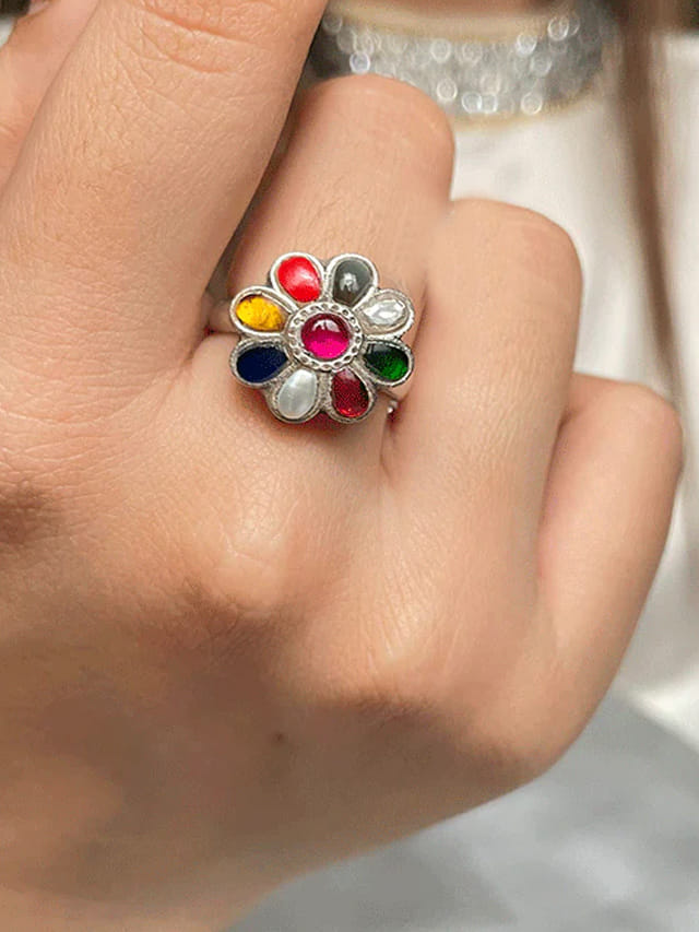 ఒక్కో రాయితో ఒక్కో లాభం.. నవరత్న ఉంగరాలతో మీ దశ తిరిగినట్టే..