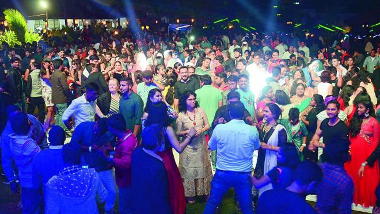 New Year Celebrations: ఈ సారి న్యూ ఇయర్ వేడుకలకు కఠిన రూల్స్.. ఇవి పాటించకపోతే జైలుకే.. కీలక మార్గదర్శకాలు జారీ