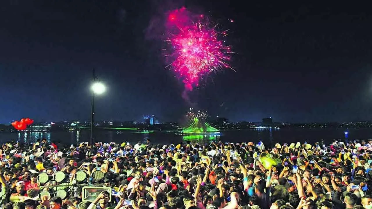 New Year 2026: న్యూ ఇయర్‌ సెలబ్రేషన్స్‌కు రెడీ అవుతున్నారా..? పోలీసుల పర్మిషన్ తప్పనిసరి.. వెబ్‌సైట్ ఇదే..