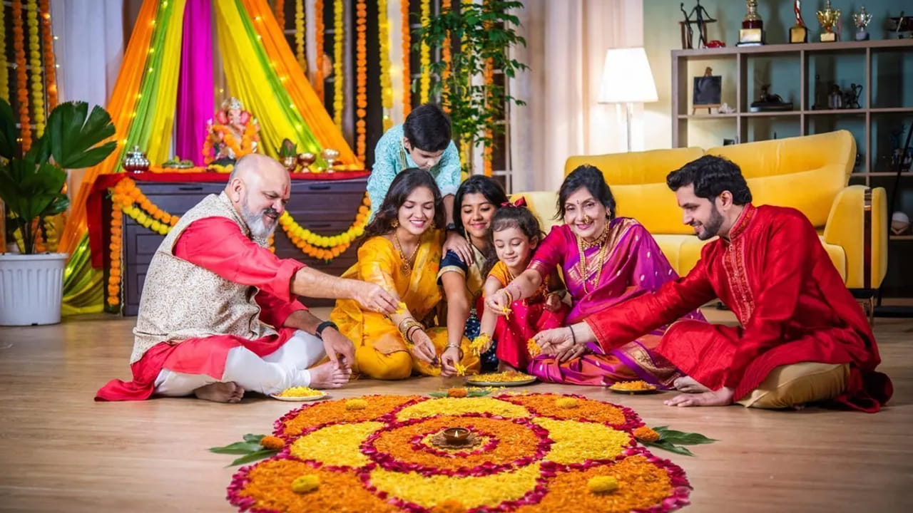 కొత్త సంవత్సరంలో ఇంటిలో ఆనందాలు వెల్లివెరియాలి, ఆరోగ్యంగా ఉండాలంటే మహిళలు తప్పకుండా కొన్ని పనులు చేయాలంట, దీని వలన ఇంటిలో సంపద పెరగడమే కాకుండా సంవత్సరం మొత్తం లక్ష్మీ దేవి అనుగ్రహం ఉంటుంది. అనుకున్న పనులన్నీ సరైన సమయానికి పూర్తి అవుతాయని చెబుతున్నారు నిపుణులు. ఇప్పుడు మనం దాని గురించే వివరంగా తెలుసుకుందాం.