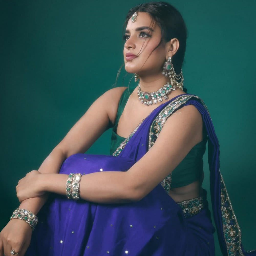 గతంలో ఆమె కాస్టింగ్ కౌచ్ గురించి చేసిన కామెంట్స్ సైతం వైరలవుతున్నాయి. సినిమా ప్రపంచంలో కాస్టింగ్ కౌచ్ అనేది రాక్షసి అని.. కానీ అది ఉందో లేదో తనకు నిజంగా తెలియదని అన్నారు. తానకెప్పుడూ అలాంటి పరిస్థితి రాలేదని తెలిపింది. 