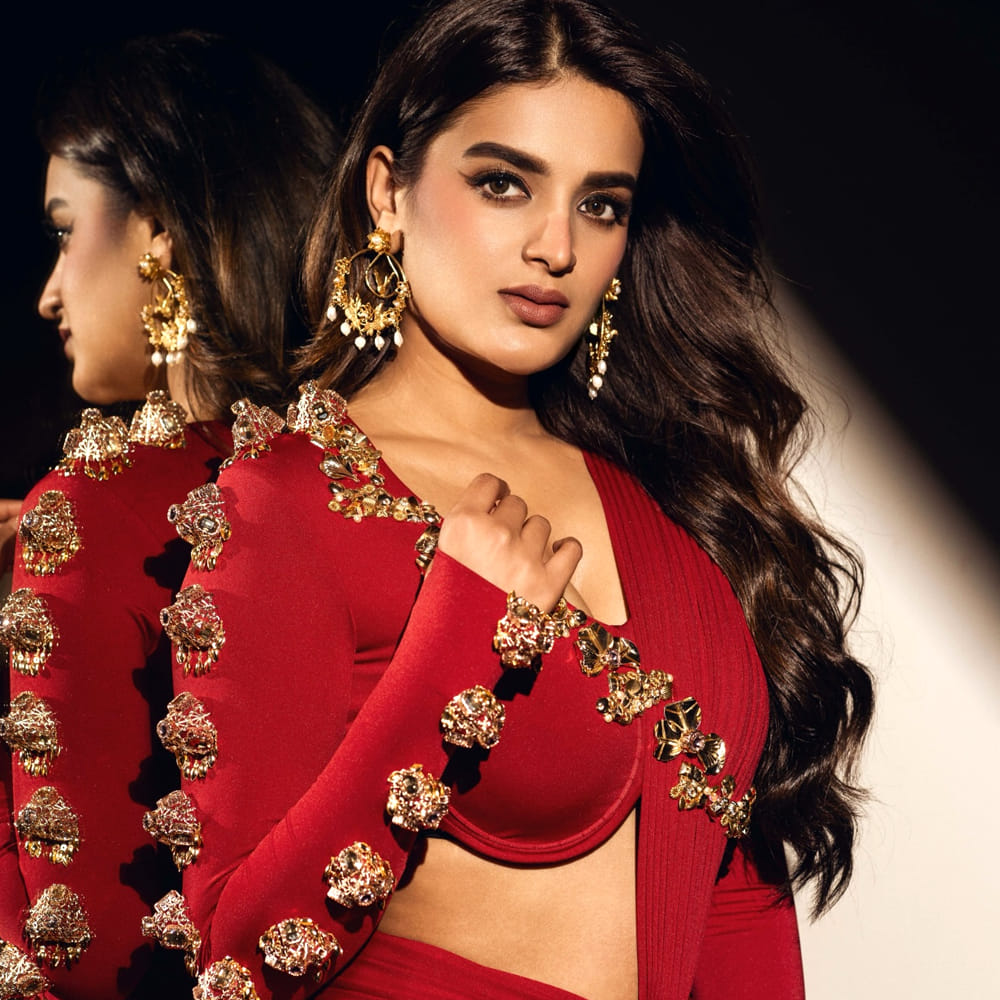 ఇటీవలే పవన్ కళ్యాణ్ నటించిన హరిహరవీరమల్లు సినిమాలో నటించింది. భారీ అంచనాల మధ్య విడుదలైన ఈ సినిమా ఆశించిన స్థాయిలో విజయాన్ని అందుకోలేదు. నిధి అగర్వాల్ ఈ సినిమా హిట్ పై ఆశలు పెట్టుకుంది. కానీ హరిహర వీరమల్లు సినిమా కూడా నిరాశపరిచింది. ఇక ఇప్పుడు ప్రభాస్ హీరోగా నటిస్తున్న రాజా సాబ్ సినిమాలోనూ ఈ చిన్నది హీరోయిన్గా నటిస్తుంది. ప్రభాస్ సినిమా నిధి అగర్వాల్ కు హిట్ ఇస్తుందేమో చూడాలి.