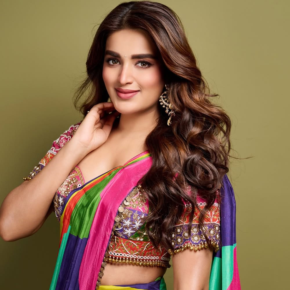 ఒకవేళ తనకు అలాంటి పరిస్థితి ఎదురైతే చాలా బాధగా అనిపిస్తుందని చెప్పుకొచ్చింది. దీంతో ఇప్పుడు నిధి చేసిన కామెంట్స్ మరోసారి తెరపైకి వచ్చాయి. డైరెక్టర్ మారుతి దర్శకత్వంలో ప్రభాస్ నటిస్తున్న రాజాసాబ్ చిత్రంలో నిధి అగర్వాల్ కథానాయికగా నటిస్తుంది. 