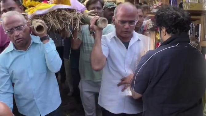 అభిమాని పాడె మోసిన ఎన్టీఆర్ ఫ్యామిలీ.. ఎక్కడంటే ??