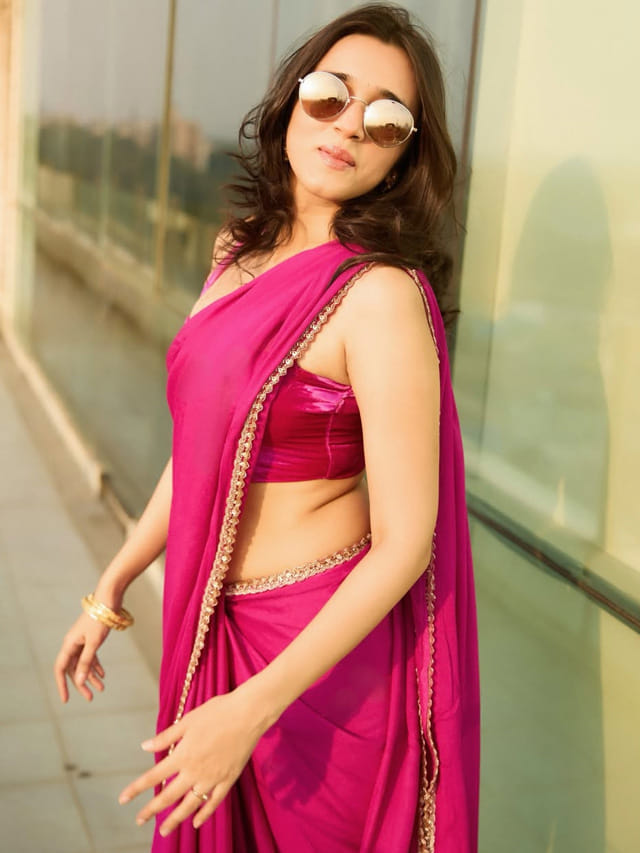 నాజూకు అందాలతో కేకపెట్టిస్తున్న నువేక్ష.. చిరునవ్వుల బాణాలతో చంపేస్తున్న వయ్యారి..