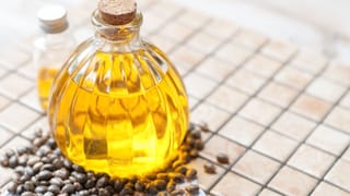 Castor Oil: ఆముదం వల్ల కలిగే లాభాలెన్నో.. మెరిసే చర్మం కోసం ఎలా వాడాలో తెలుసా?