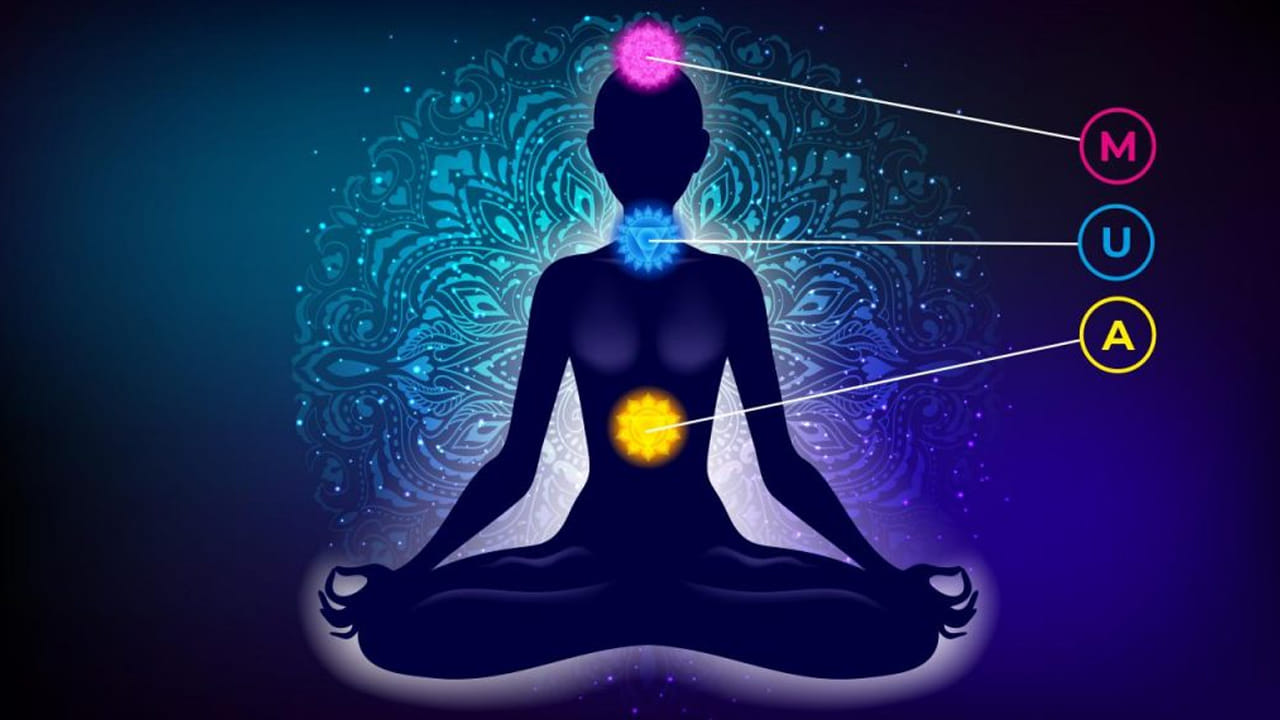 ఓం అనే పదాన్ని జపించడం వలన ఇది మీకు మానసిక ప్రశాంతతను అందిస్తుంది. శ్వాస నెమ్మదిస్తుంది. దీని వలన నాడి వ్యవస్థ చల్లబడి, మీరు ఒత్తిడి నుంచి బయటపడి, ఉద్రిక్తత అనేది మీ లోనుంచి బయటకు వెళ్లిపోతుంది. దీంతో మీరు ఆరోగ్యంగా ఉంటారు.