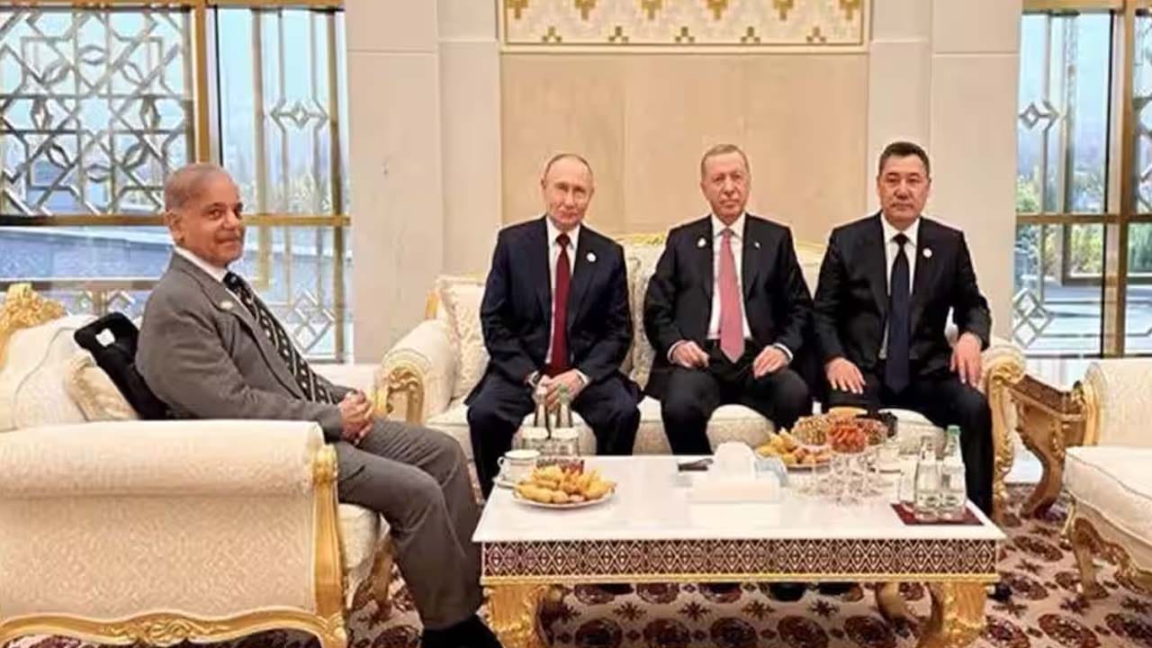 Watch: దేకని పుతిన్.. 40 నిమిషాలు గోర్లు కొరుకుతూ.. కూర్చున్న పాక్ ప్రధాని.. చివరకు!