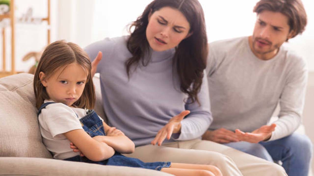 Parenting Guide: పిల్లలతో తల్లిదండ్రులు ఇలా అస్సలు ప్రవర్తించవద్దు.. ఏమవుతుందో తెలుసా?