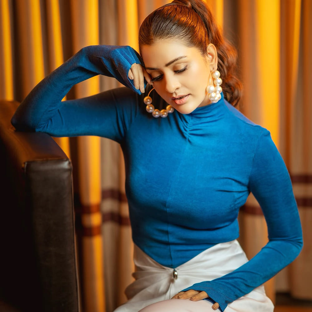 రవితేజకు జోడిగా డిస్కో రాజా, వెంకటేష్ సరసన వెంకీ మామ సినిమాలు చేసింది. కానీ ఈ రెండు సినిమాలు అంతగా ఆకట్టుకోలేకపోయాయి. దాంతో ఈ అమ్మడు రేస్ లో వెనుకబడిపోయింది. చాలా రోజుల తర్వాత మంగళవారం అనే సినిమాతో హిట్ అందుకుంది. 