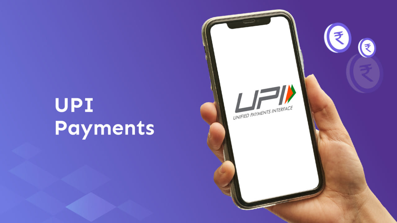 ఈ క్రమంలో డిజిటల్ ట్రాన్సాక్షన్స్లో హైదరాబాద్ రికార్డ్ సృష్టించింది. దక్షిణ భారతదేశంలోనే డిజిటల్ ట్రాన్సాక్షన్ల విషయంలో హైదరాబాద్ ముందంజలో నిలిచింది. యూపీఐ ట్రాన్సాక్షన్లలో గత సంవత్సరంతో పోలిస్తే 33 శాతం పెరుగుదలను నమోదు చేసింది. వ్యాపారులు యూపీఐ ద్వారా నగదును స్వీకరించడం వల్ల ట్రాన్సాక్షన్లు పెరిగాయి. డిజిటల్ లావాదేవీల పట్ల ప్రజలకున్న విశ్వాశాన్ని ఇది సూచిస్తుందని అంటున్నారు.