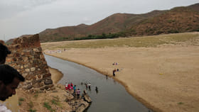 పెన్నా నది తీరంలో తవ్వకాలు జరుపుతుండగా దొరికిన మిరిమిట్లుగొలిపే..