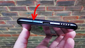 స్మార్ట్‌ఫోన్‌లో ఈ చిన్న రంధ్రం ఎందుకు ఉంటుందో తెలుసా..?