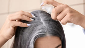 ఒక్క తెల్ల వెంటుకను పీకితే నిజంగా పది పెరుగుతాయా.. సైన్స్ ఏం..