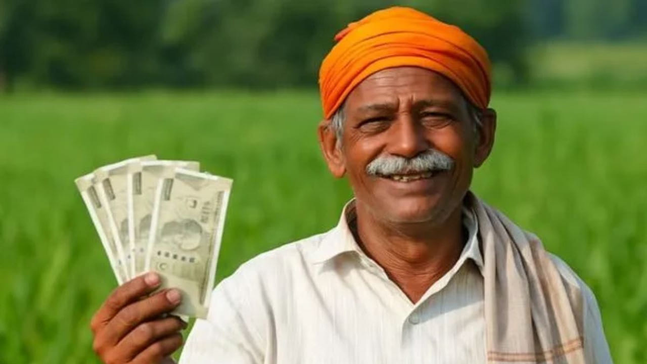 అయితే 22వ విడత డబ్బులు లబ్దిదారులు అందుకోవాలంటే కొన్ని పనులు చేయాల్సి ఉంటుంది. ఎటువంటి అంతరాయం లేకుండా నిధులు పొందాలంటే ఈకేవైసీ పూర్తి చేయాలి. ఈకేవైసీ ఎప్పటికప్పుడు అప్డేట్ చేసుకుంటూ ఉంటారు. ఒకవేళ మీ ఈకేవైసీ పెండింగ్లో ఉంటే వెంటనే చేసుకోవడం వల్ల రాబోయే 22వ విడత డబ్బులు మీకు నిలిపివేసే అవకాశం ఉండదు.