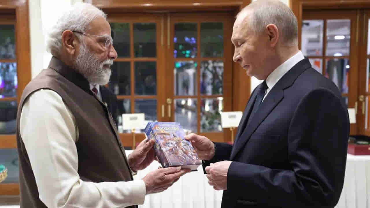 PM Modi - Putin: పుతిన్కు భగవద్గీత అందించిన ప్రధాని మోదీ.. ప్రత్యేకత ఏంటో తెలుసా..?
