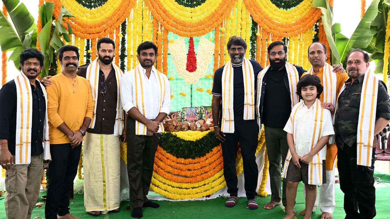 Maa Vande: పూజా కార్యక్రమాలతో ఘనంగా ప్రారంభమైన మోదీ బయోపిక్ మా వందే..