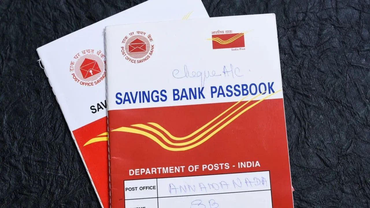 బ్యాంకులతో పోలిస్తే సులభ వాయిదాల్లో పొదుపు చేసుకునే అవకాశంతో పాటు అధిక వడ్డీని పోస్టల్ శాఖ అందిస్తోంది. దీంతో పోస్టాఫీస్ స్కీమ్స్‌లో పెట్టుబడి పెట్టేవారి సంఖ్య పెరుగుతోంది. చిన్న మొత్తంలో పొదుపు చేసుకుని పెద్ద మొత్తంలో రాబడి పొందాలనుకునేవారి కోసం పోస్టాఫీసుల్లో పబ్లిక్ ప్రావిడెంట్ ఫండ్ అనే స్కీమ్ అందుబాటులో ఉంది.
