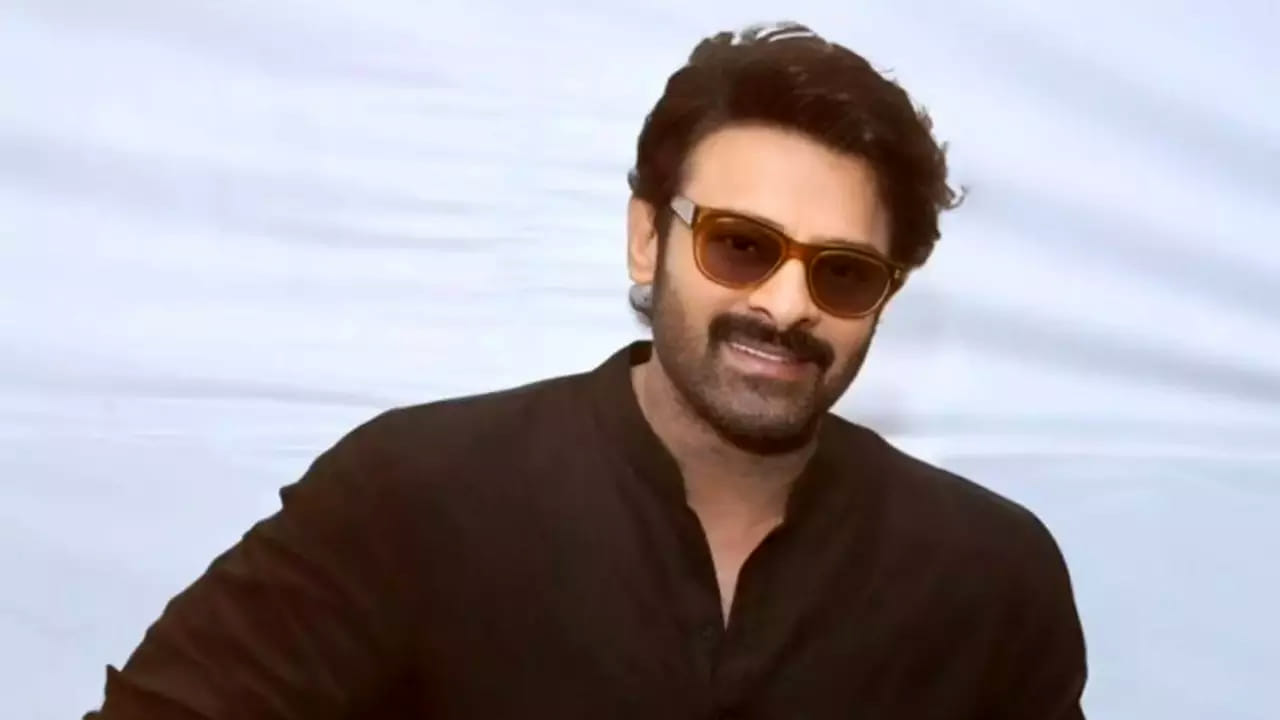 జపాన్లో భూకంపం, సునామి.. టెన్షన్లో ప్రభాస్ అభిమానులు.. డార్లింగ్ సేఫ్ అంటూ క్లారిటీ ఇచ్చిన డైరెక్టర్