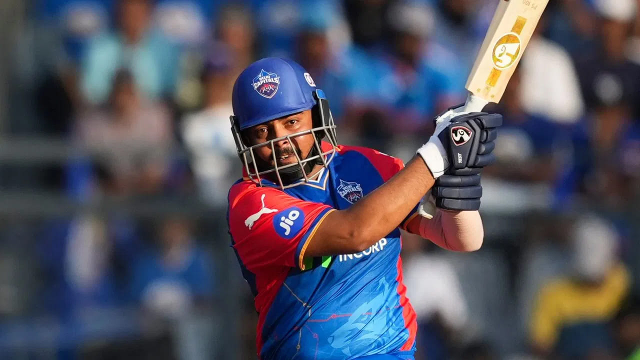 టాప్ సిక్స్లో చివరి పేరు భారత ఓపెనర్ పృథ్వీ షా, అతను మెగా వేలంలో ఖాళీ చేతులతో వెళ్ళాడు. అయితే, ఈసారి, అతన్ని కొనుగోలు చేసే అవకాశం ఎక్కువగా ఉంది. షా అతని బేస్ ధరను రూ.75 లక్షలుగా నిర్ణయించాడు.