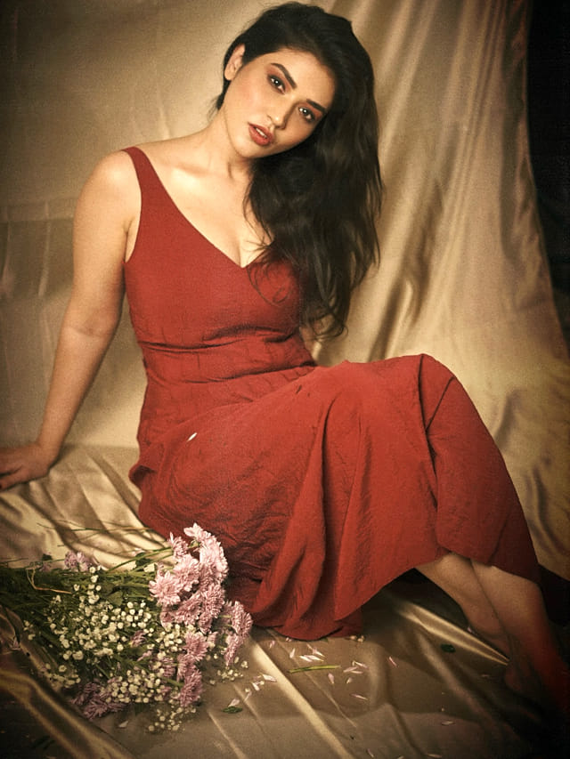 అందాలతో కవ్విస్తున్న తెలుగమ్మాయి.. ఆఫర్స్ మాత్రం నిల్లు